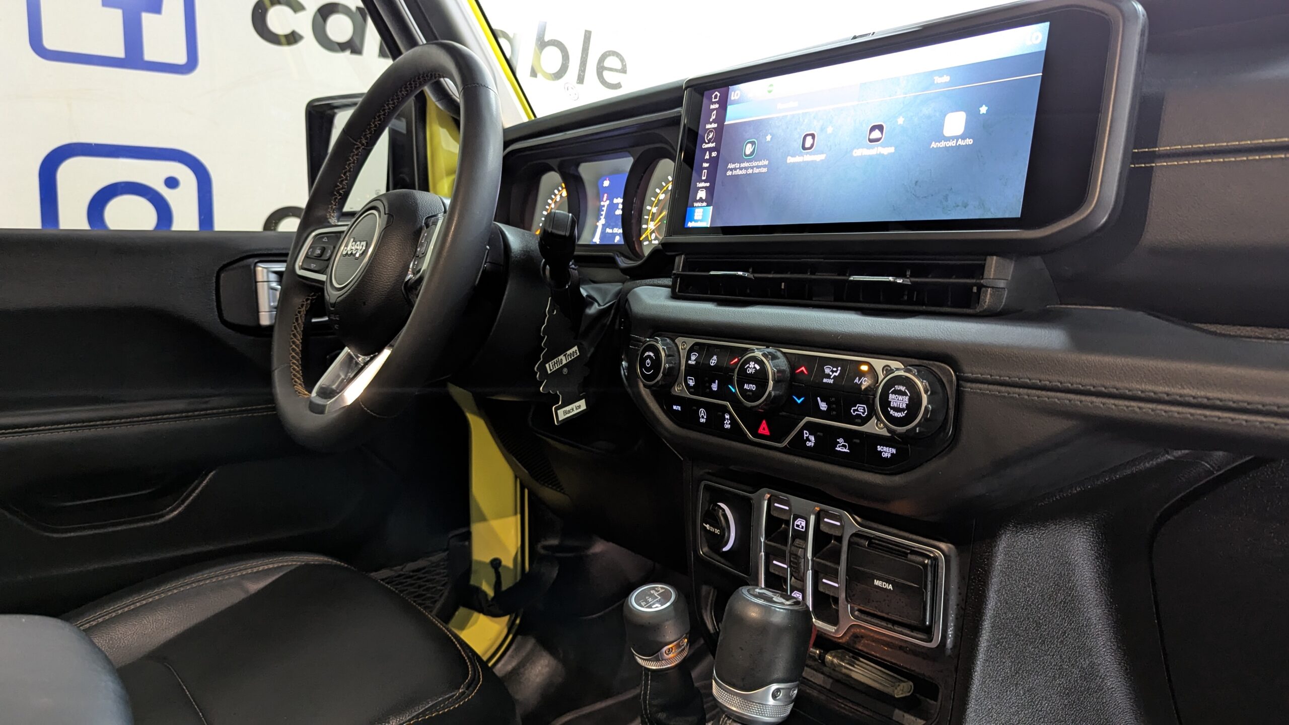 Jeep Wrangler Sahara